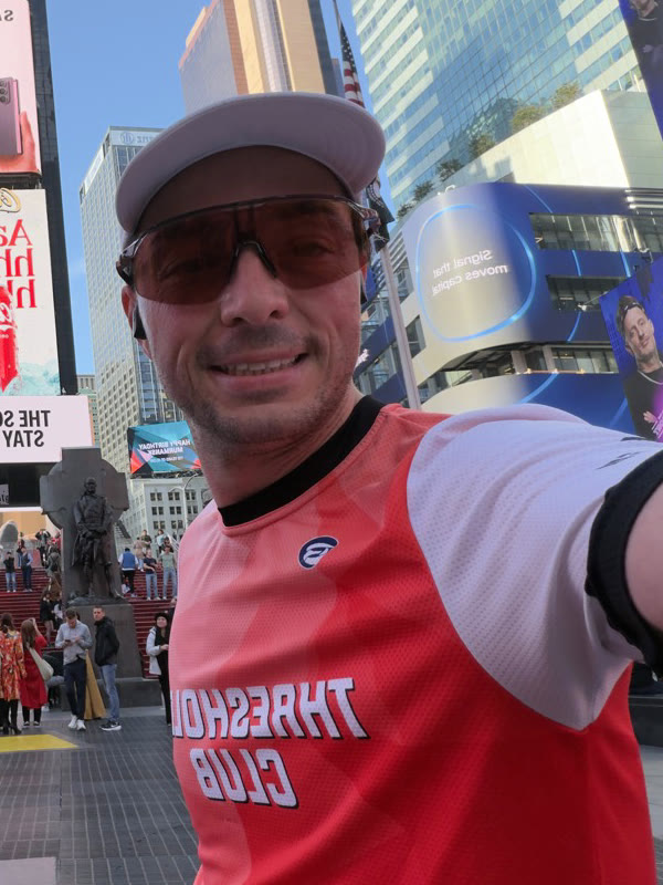 Răzvan Zlavog în Times Square, după alergare
